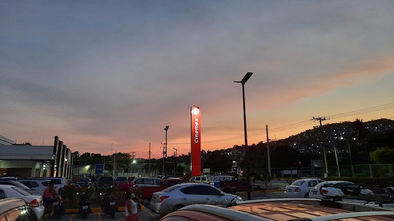 Plaza Paseo Zihuatanejo