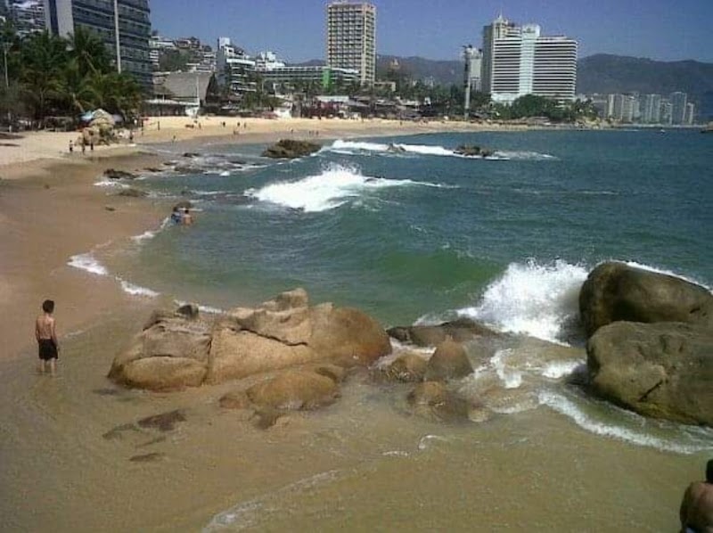 Playa Don Panchito El Ostinero y Jesús flores