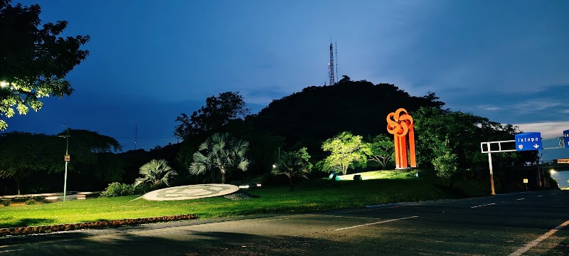 Boulevard paseo Ixtapa, Interior 61, plaza comercial Los Patios