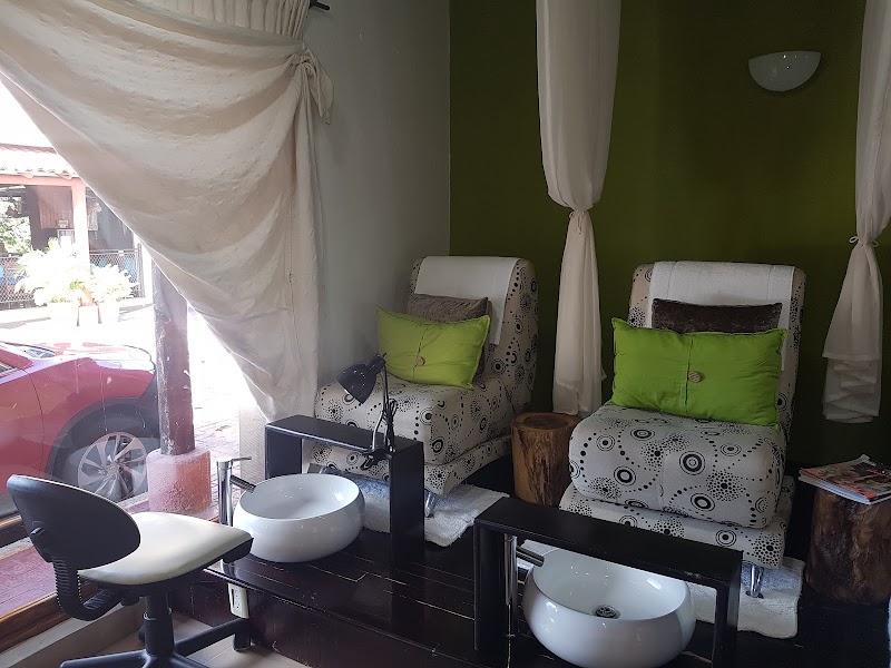 Khushi Manos y Pies Spa