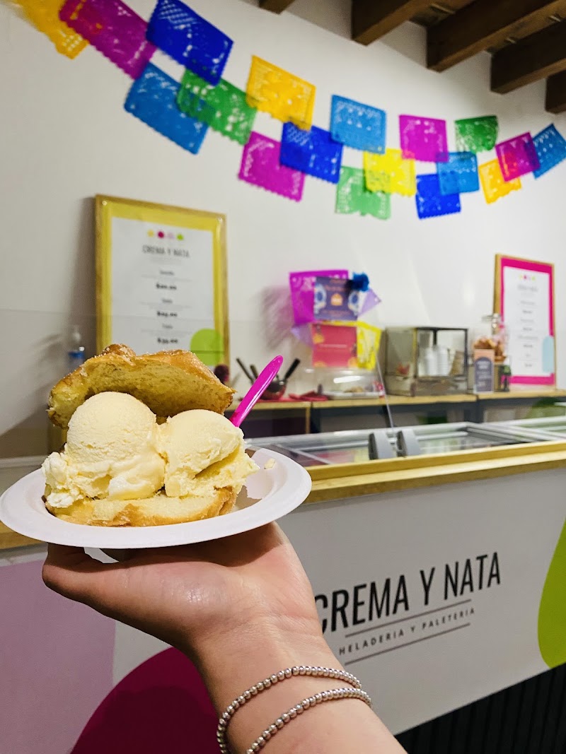 CREMA Y NATA, Heladería Tradicional
