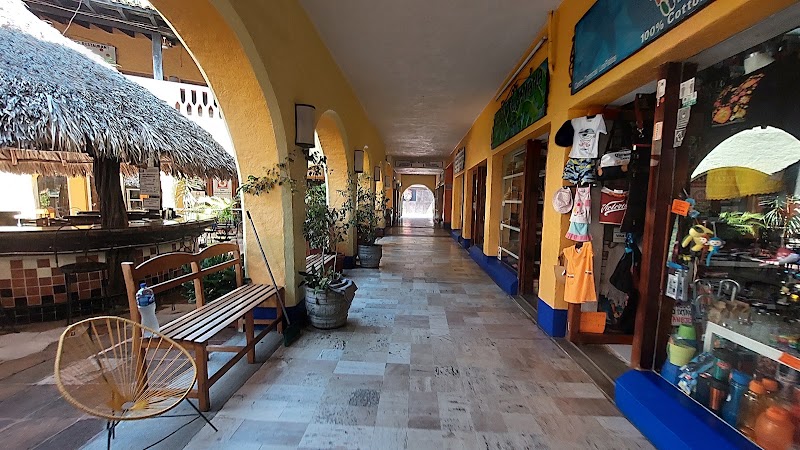 Centro Comercial Los Patios Ixtapa