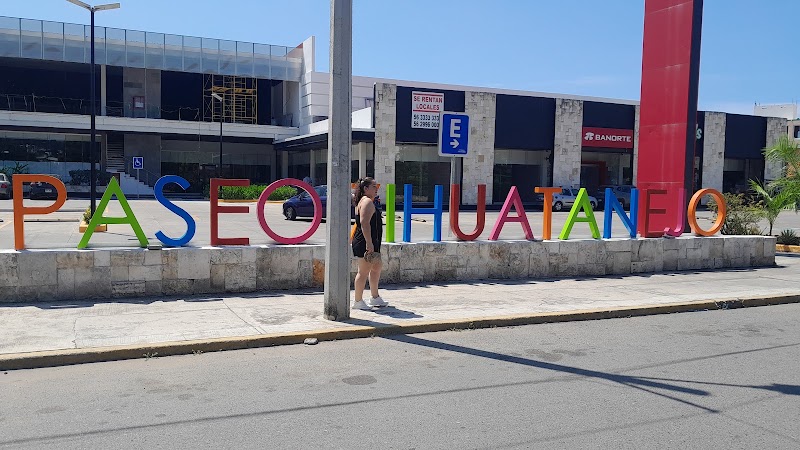Plaza Paseo Zihuatanejo