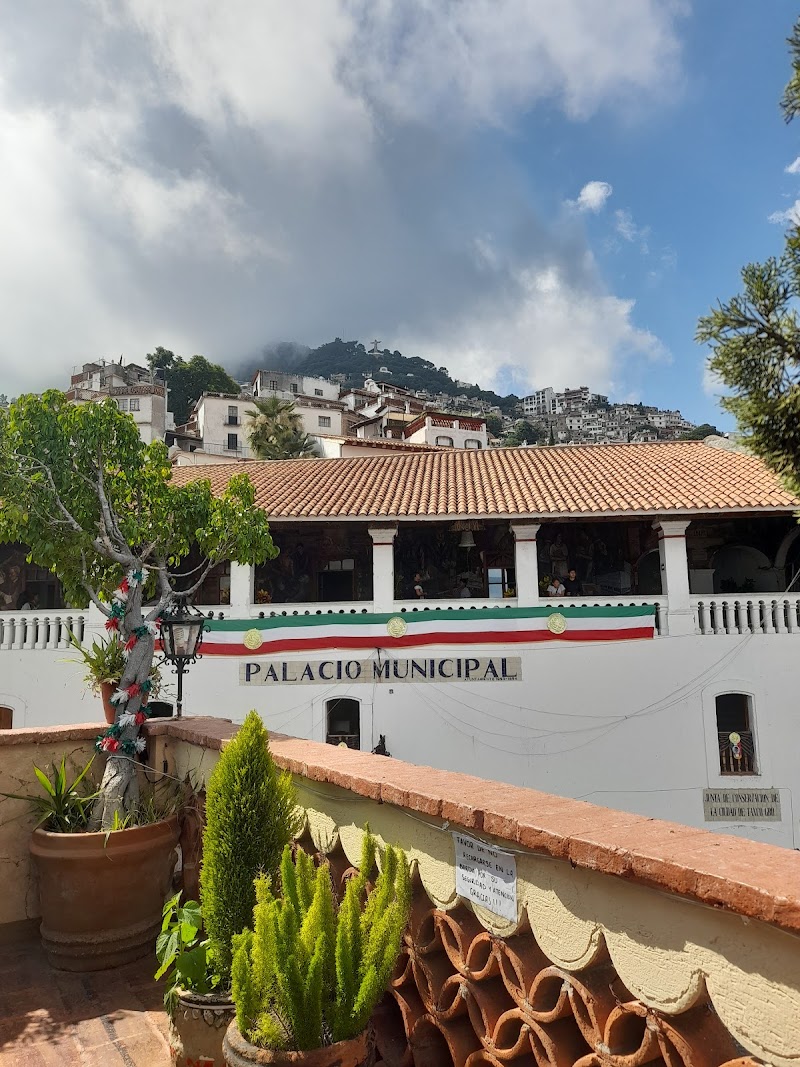 Aladino's​ Restaurante Bar Pizza