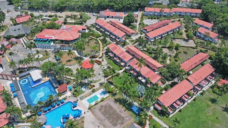 Qualton Club Ixtapa
