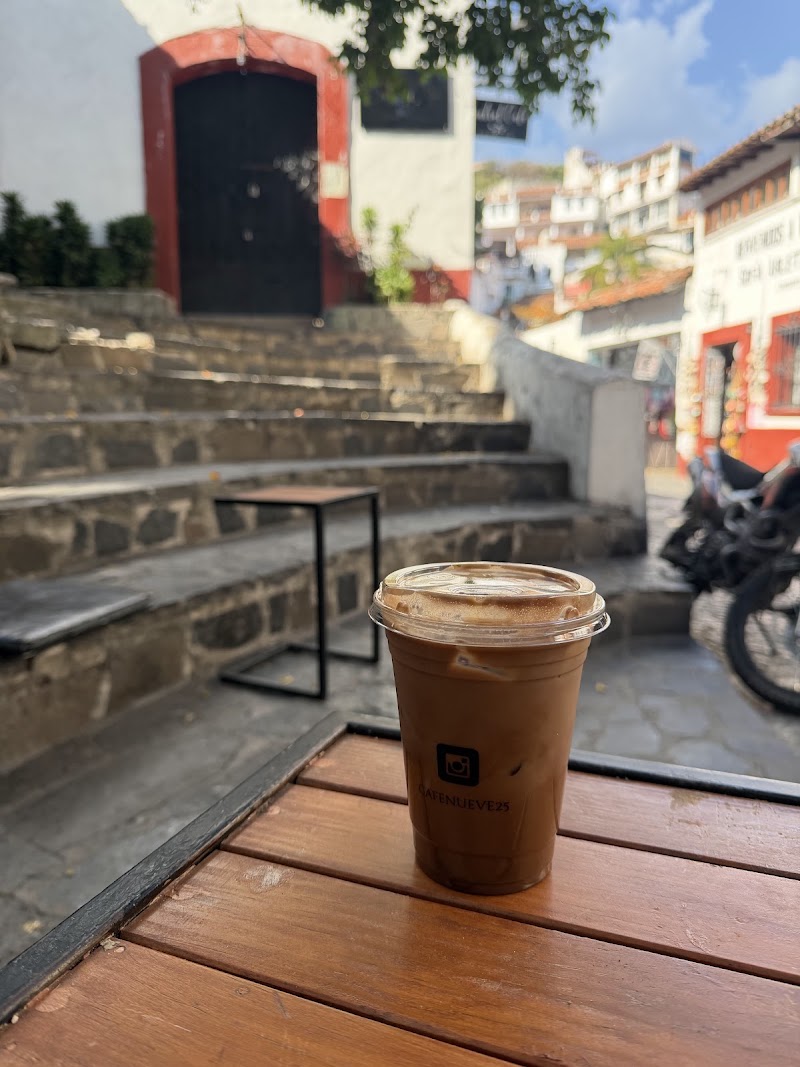 Nueve 25 Espressos y filtrados