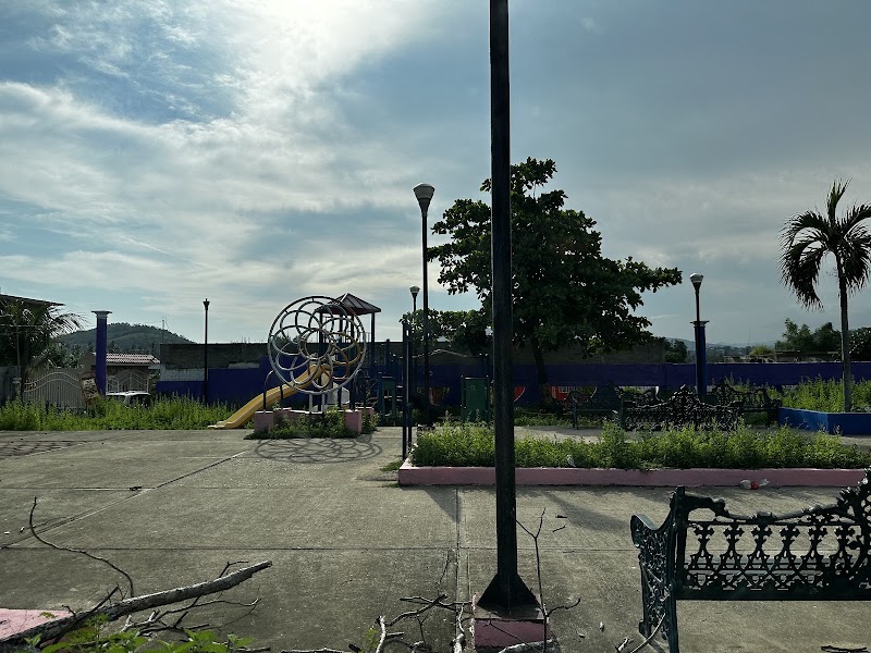 Juegos y cancha del Huamuchito