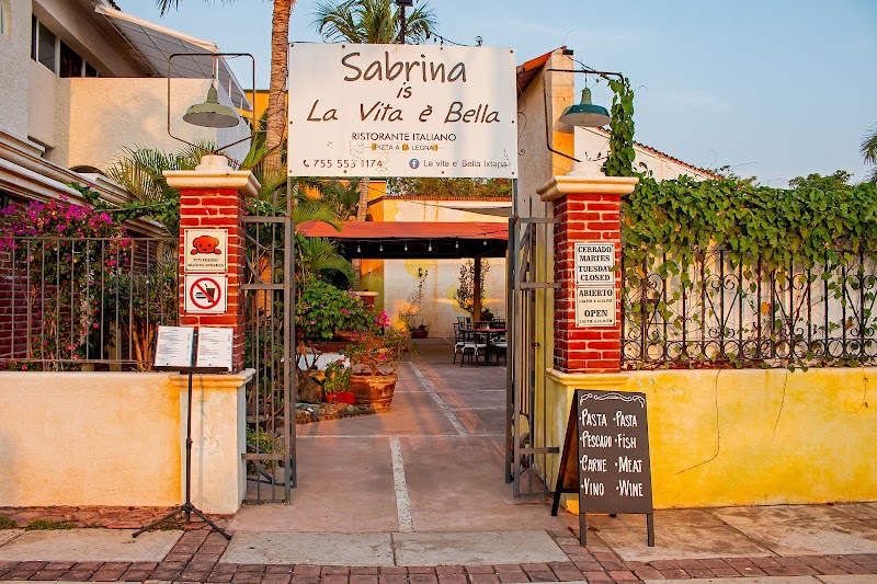 Sabrina is La Vita e' Bella ixtapa