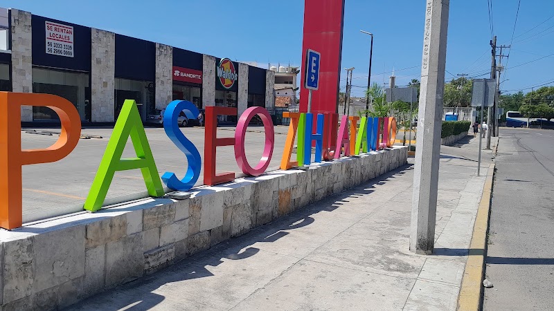 Plaza Paseo Zihuatanejo