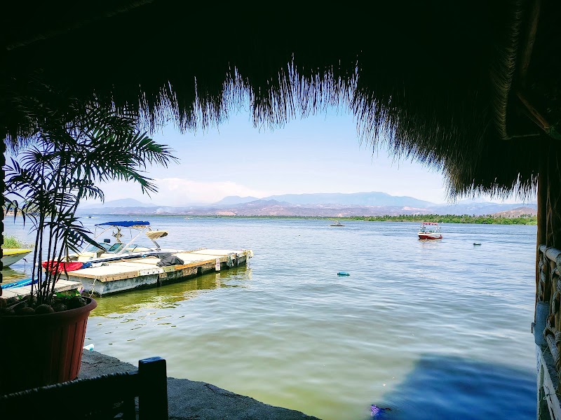 Restaurante y Club de ski, Tres Marías (Laguna)