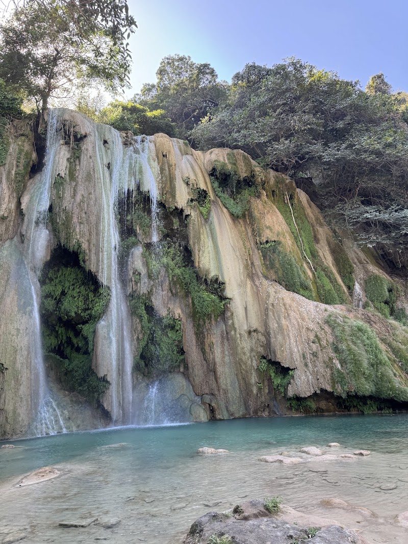 Las Granadas Mil Cascadas