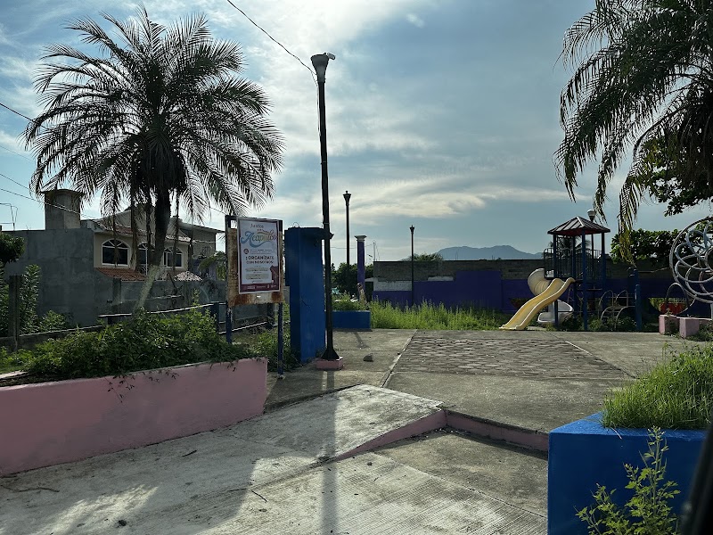 Juegos y cancha del Huamuchito