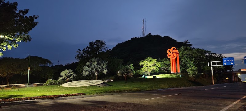 Boulevard paseo Ixtapa, Interior 61, plaza comercial Los Patios