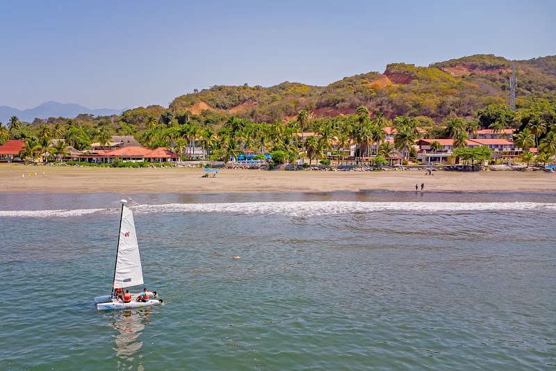 Qualton Club Ixtapa