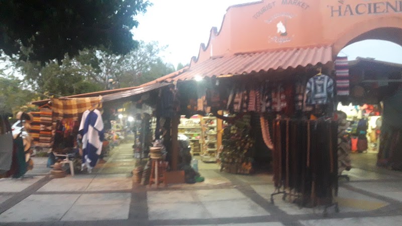 Mercado De Artesanias La Hacieda